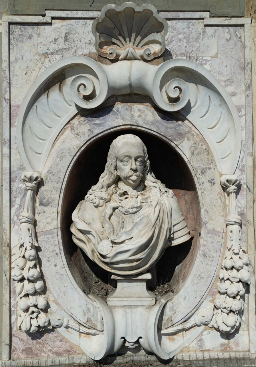 Busto Cosimo III – Copertina e immagine 1 – Freccioni SNS – DJI_0539