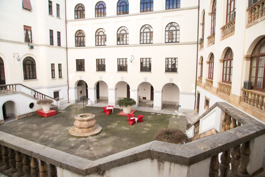 Carovana – interno – cortile – immagine 2 – Tartarelli SNS – Palazzo_Carovana-7935.JPGD [PH]