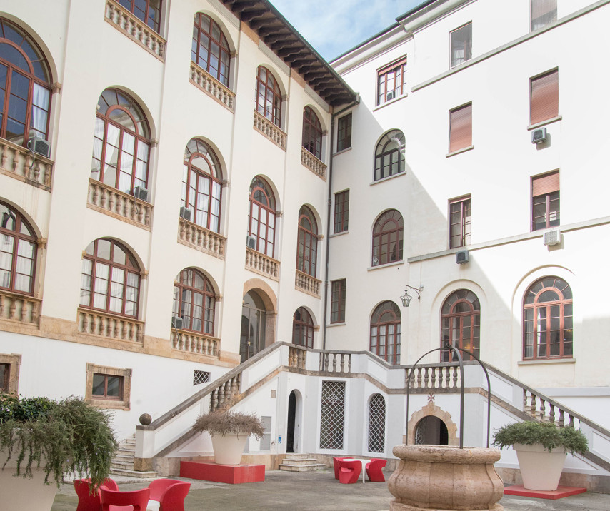 Carovana – interno – cortile – immagine 3 – Tartarelli SNS – Palazzo_Carovana-7965.JPGD [PH]