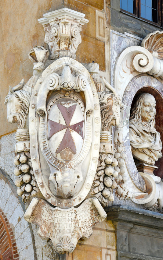 Stemmi angolari – Copertina e immagine 1 – Tartarelli SNS – DSC_8335