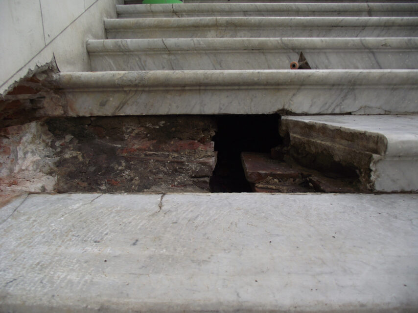 Carovana – Facciata – scalone – foto restauro 1 – Ufficio tecnico SNS