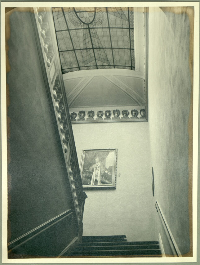 Palazzo Carovana – foto storica – scalone – album luoghi 07 – Archivio SNS