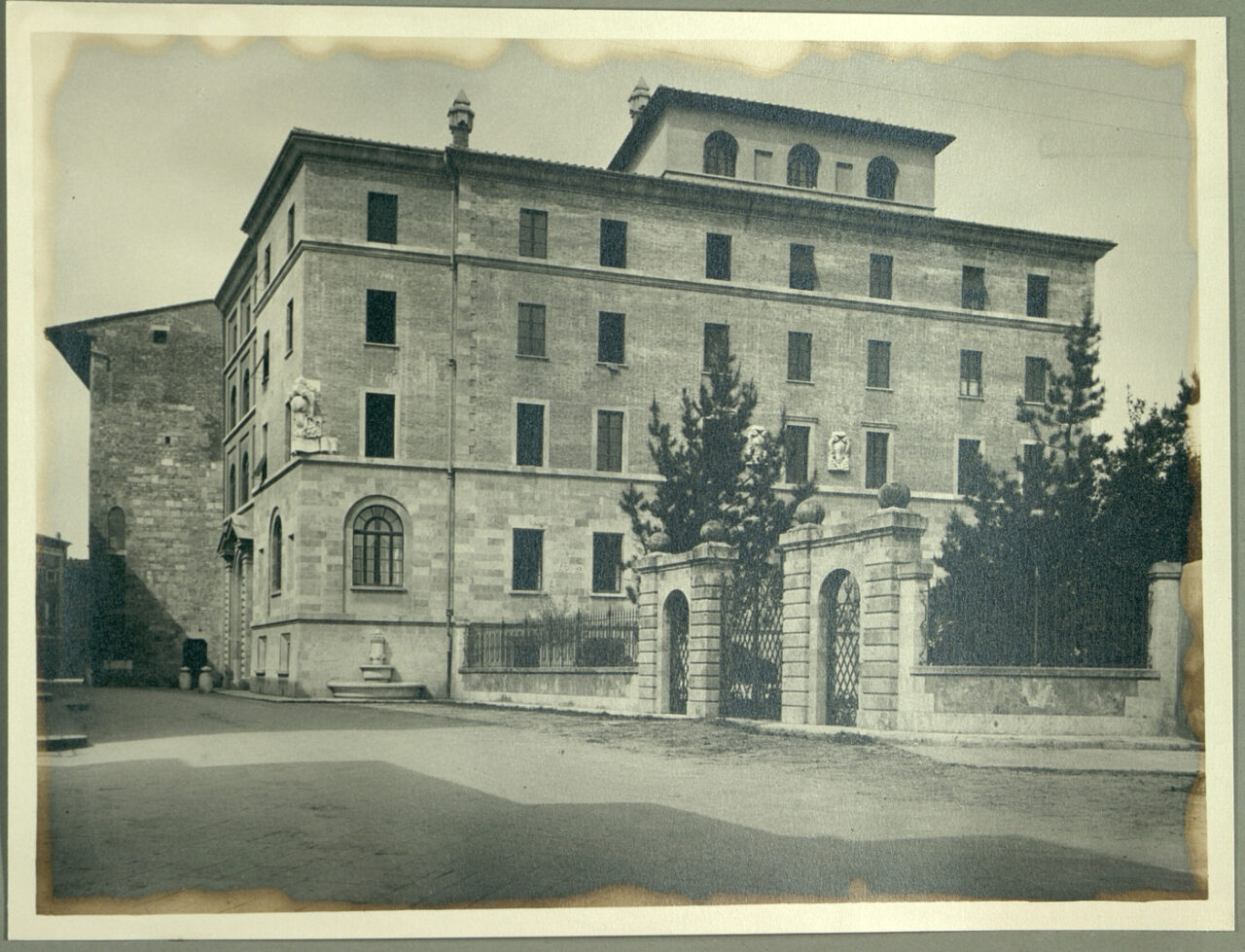 Palazzo Carovana – foto storica – album luoghi 12 – Archivio SNS