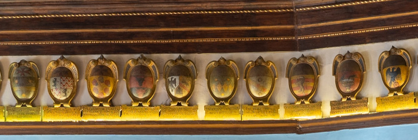 Carovana – Sala Azzurra – stemma Giulio de’ Medici e altri – Pinna