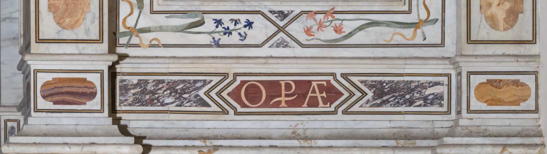 S. Stefano – pulpito, sigla OPERA – TARTARELLI – DSC_3060_particolare