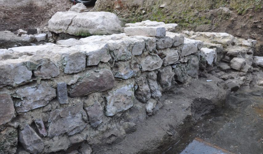 Piazza – sviluppo urbanistico – murature chiostro – TUMBIOLO