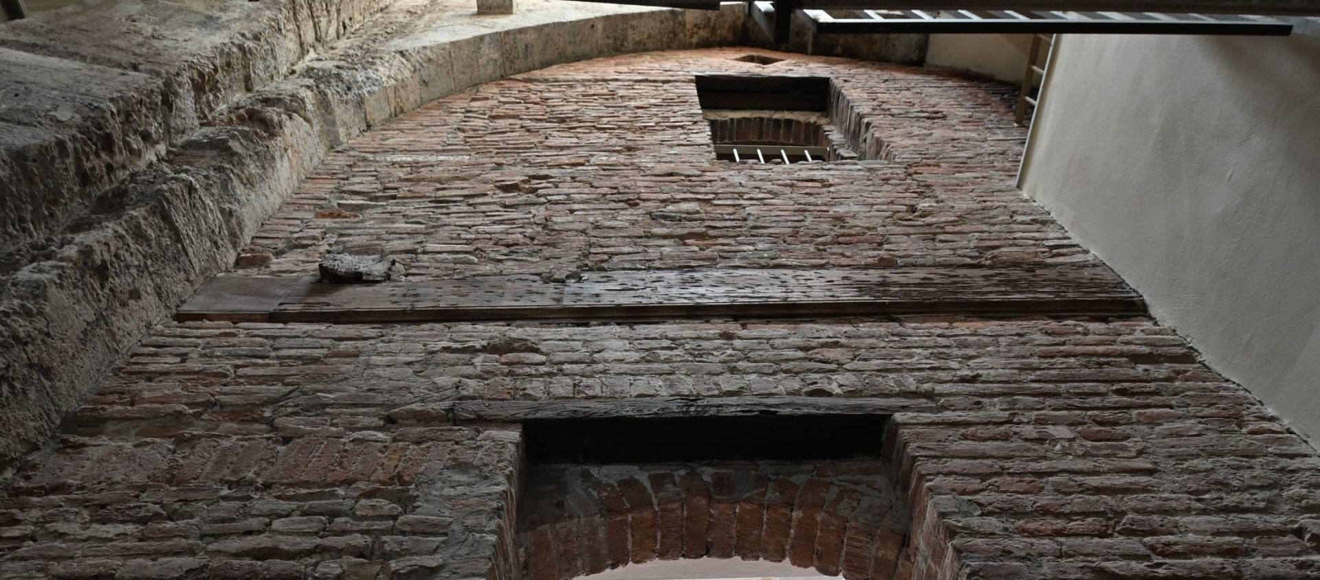 Palazzo Canonica – preesistenze medievali_testata – TARTARELLI – DSC_0857_testata tris