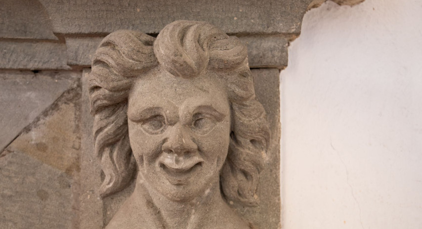 Palazzo Dodici – finestra, erma – TARTARELLI – DSC_0324_ridotto_TESTATA